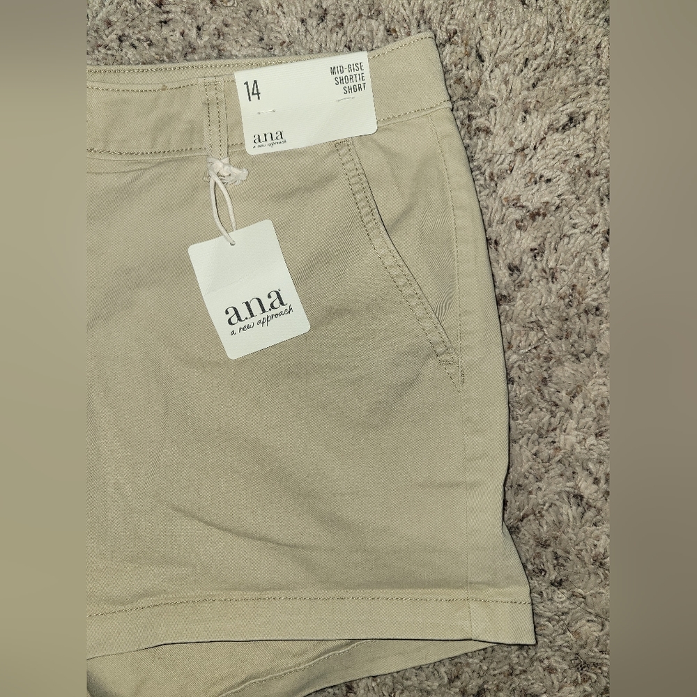 NWT a.n.a Mid-Rise Shortie Shorts Women's Sz 14 - Picture 10 of 13